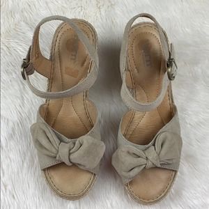 Born Sandals Size 8